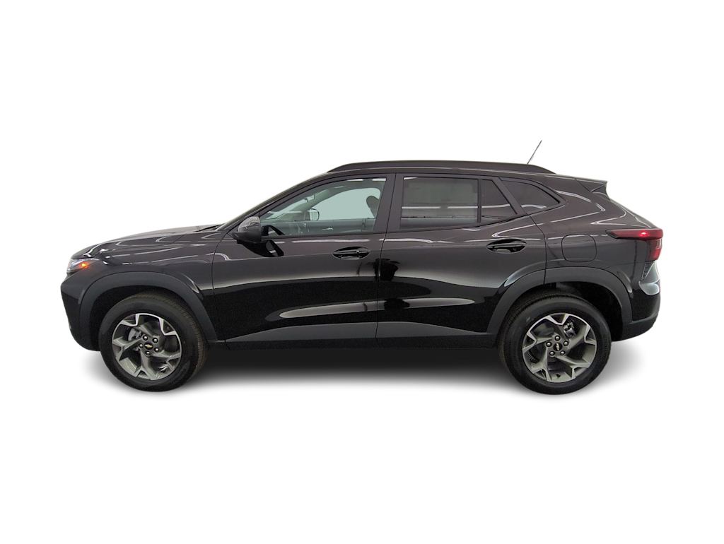 Thumbnail: 2026 Chevrolet Trax - 3