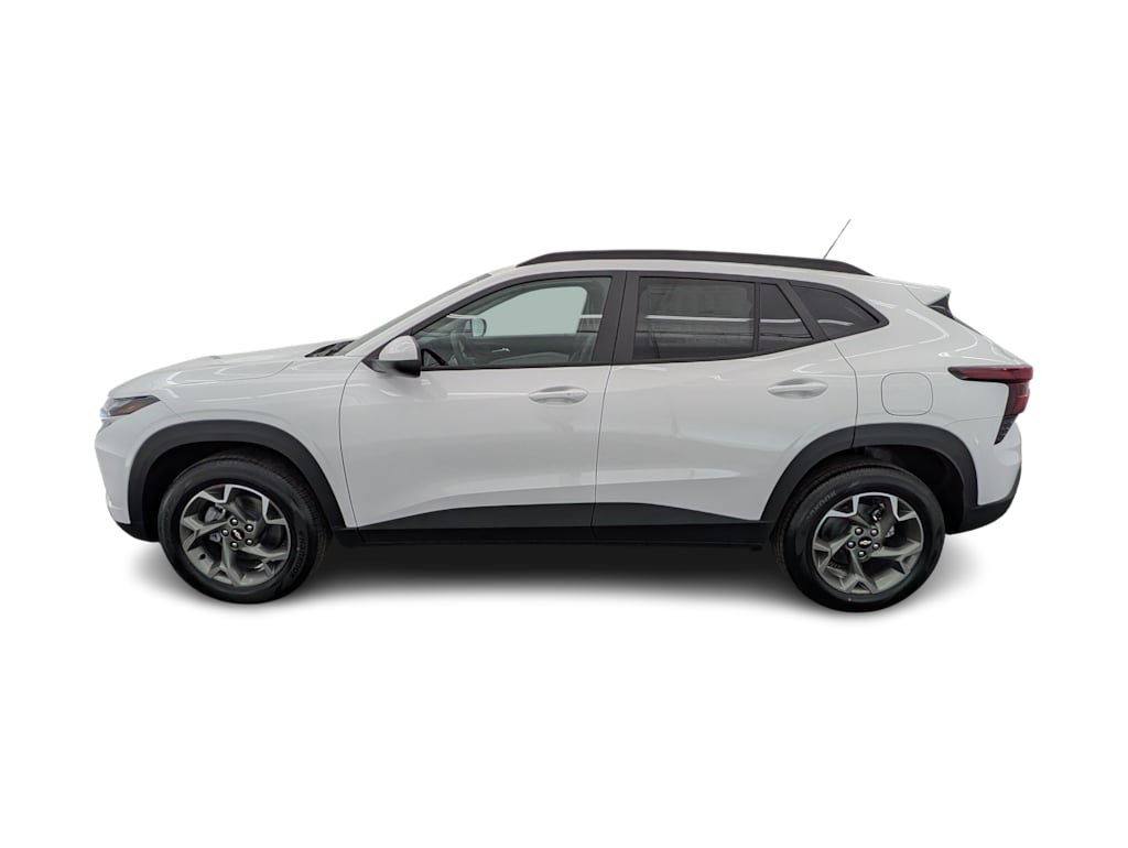 Thumbnail: 2026 Chevrolet Trax - 3