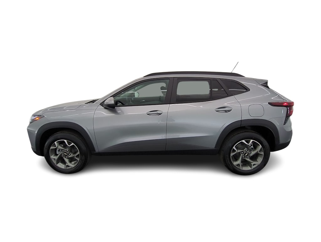 Thumbnail: 2026 Chevrolet Trax - 3