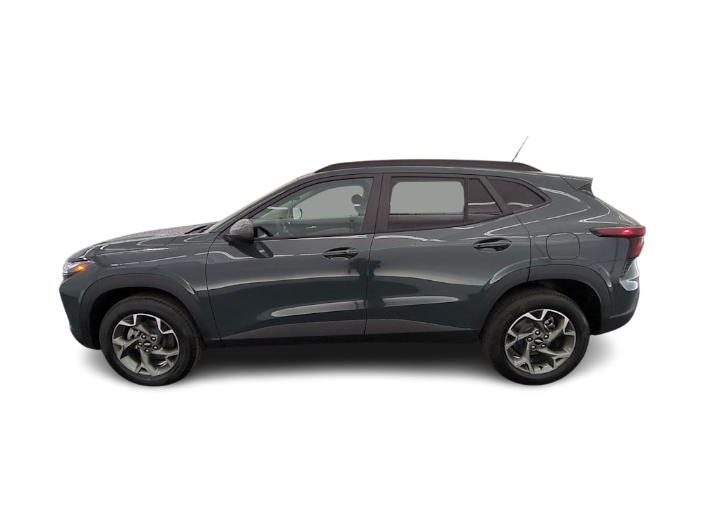 Thumbnail: 2026 Chevrolet Trax - 3