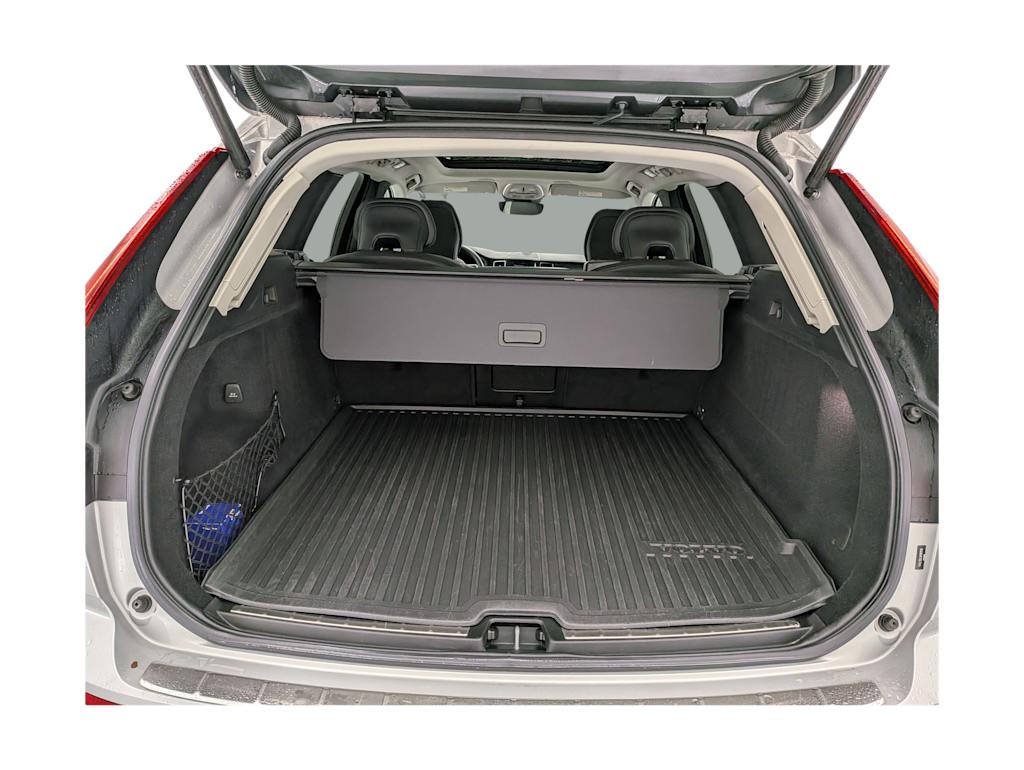 Thumbnail: 2022 Volvo XC60 - 18