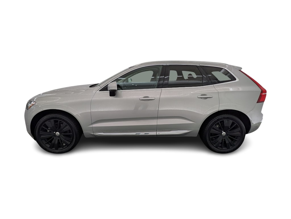 Thumbnail: 2022 Volvo XC60 - 3