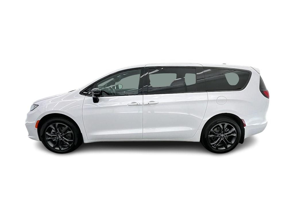 Thumbnail: 2026 Chrysler Pacifica - 3