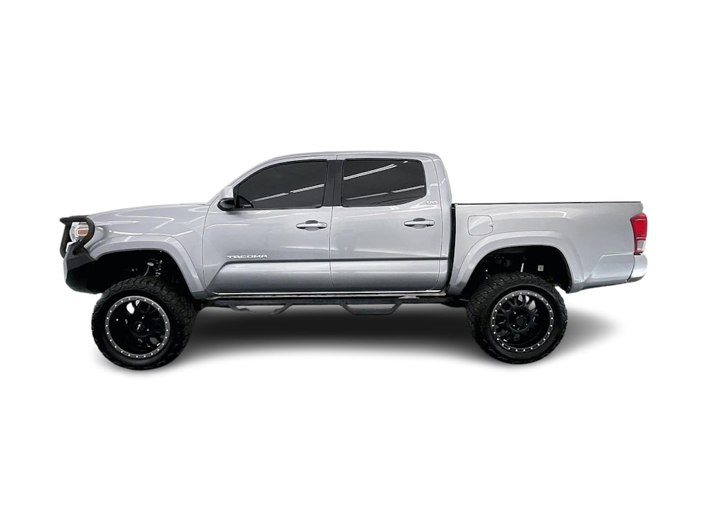 Thumbnail: 2019 Toyota Tacoma - 3