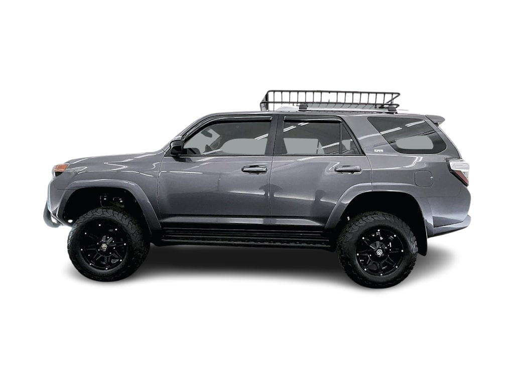 Thumbnail: 2017 Toyota 4Runner - 3