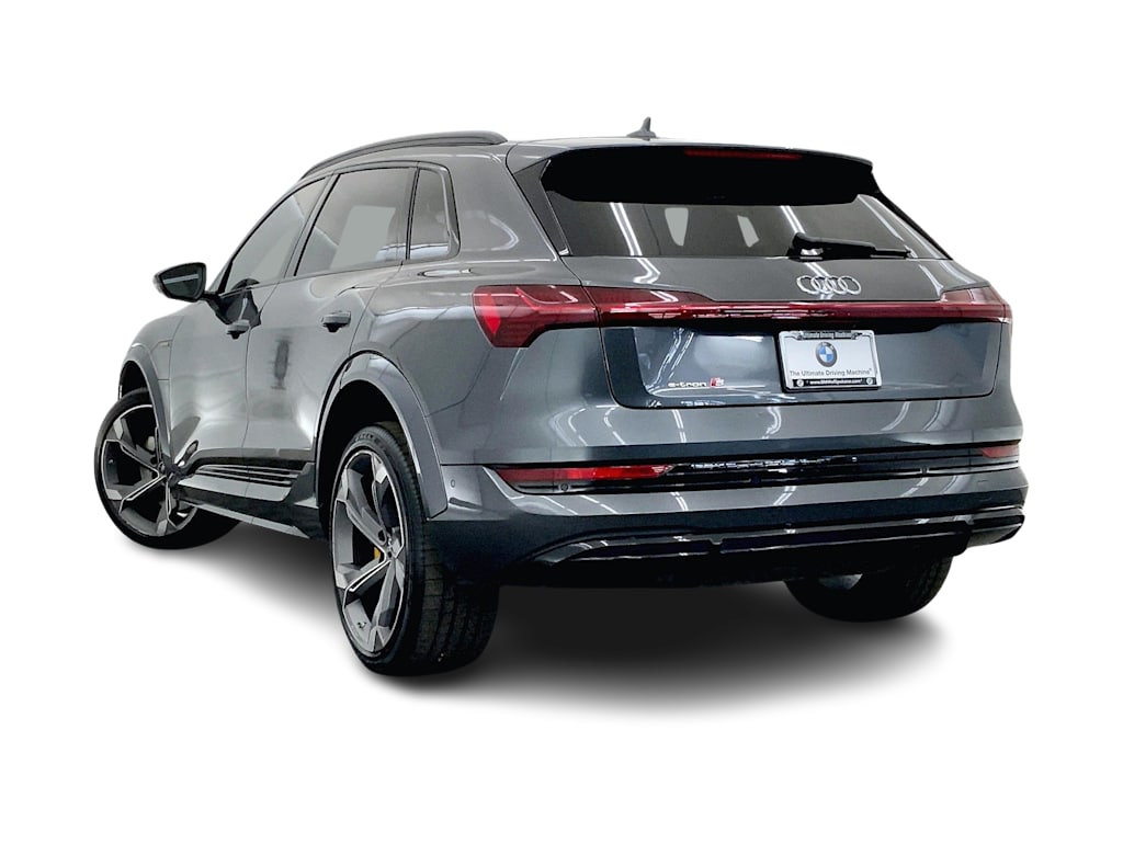 Thumbnail: 2022 Audi e-tron S - 4