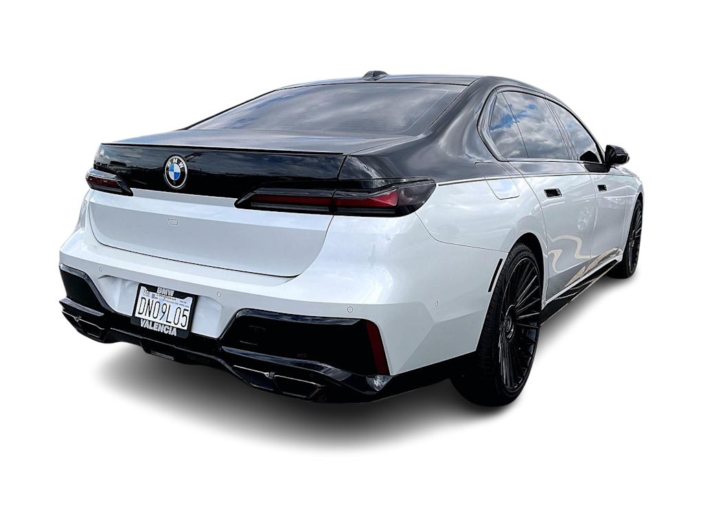 Thumbnail: 2025 BMW 7 Series - 19