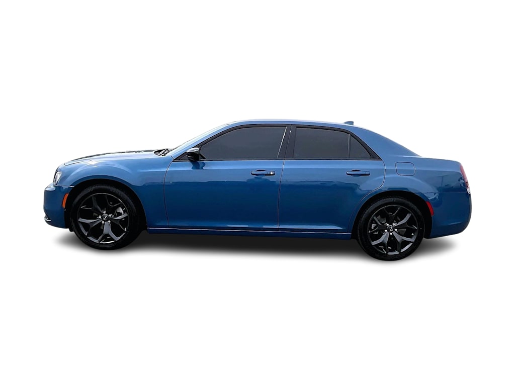 Thumbnail: 2023 Chrysler 300 - 3