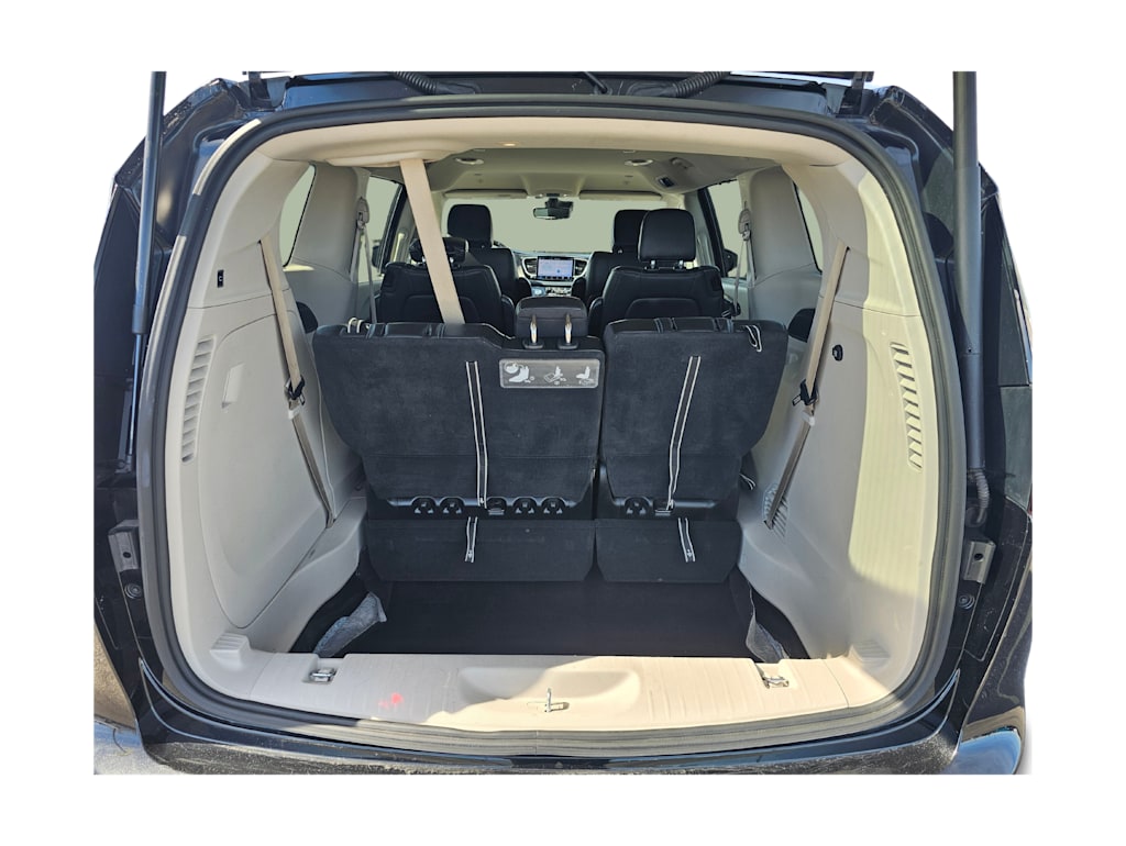 2023 Chrysler Pacifica Touring L 18