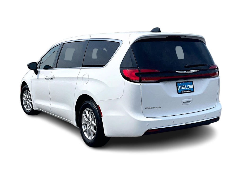 Thumbnail: 2024 Chrysler Pacifica - 4