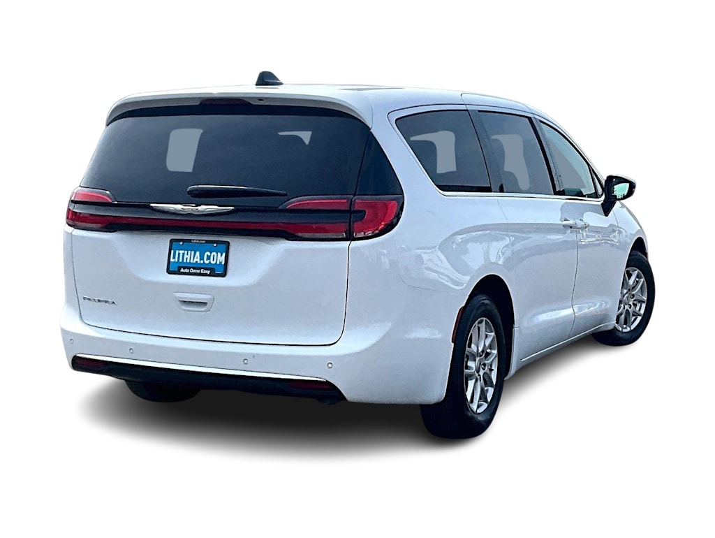 Thumbnail: 2024 Chrysler Pacifica - 22