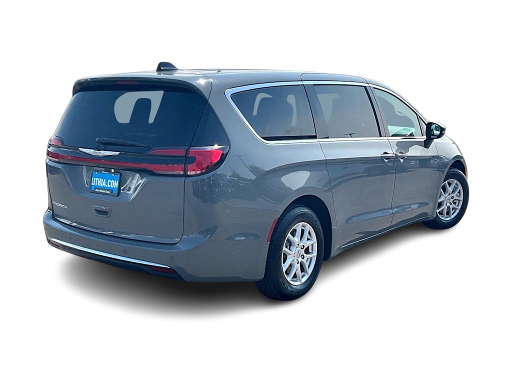 Thumbnail: 2023 Chrysler Pacifica - 24