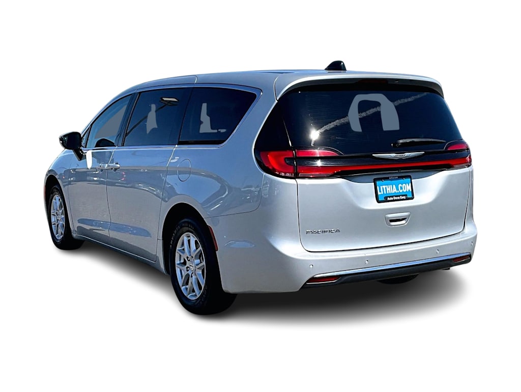 Thumbnail: 2024 Chrysler Pacifica - 4