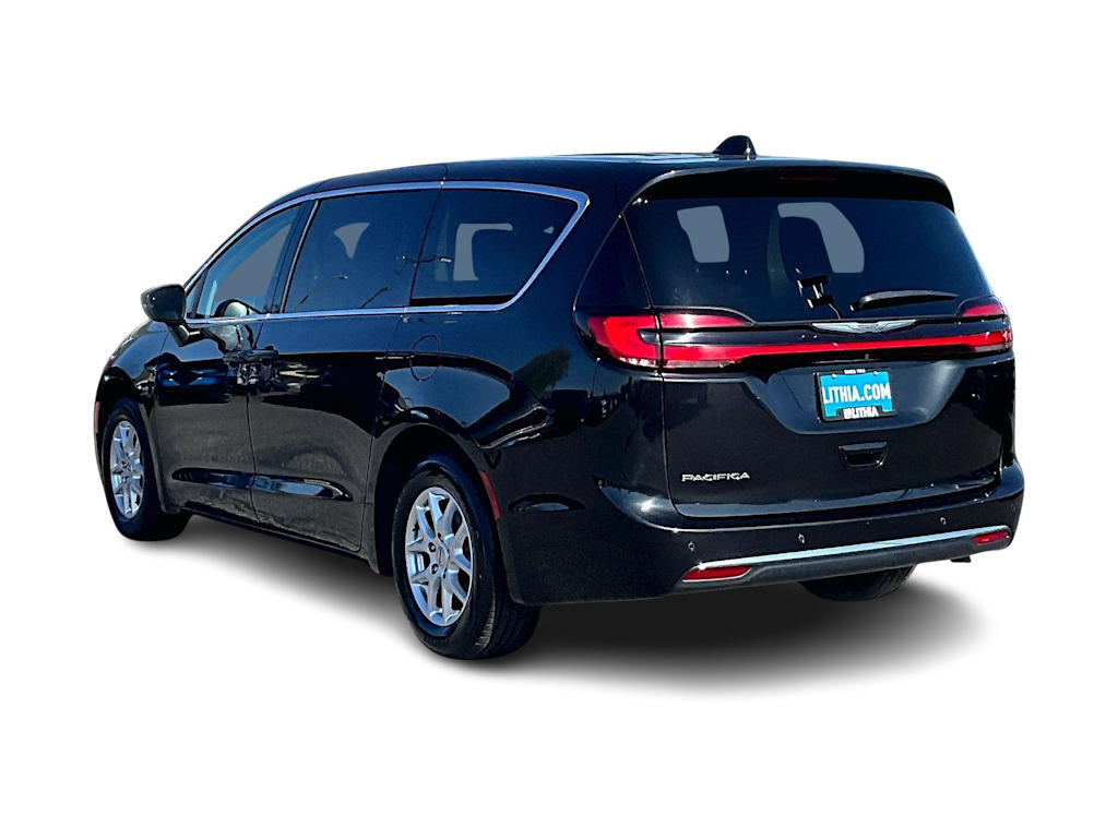 Thumbnail: 2023 Chrysler Pacifica - 3