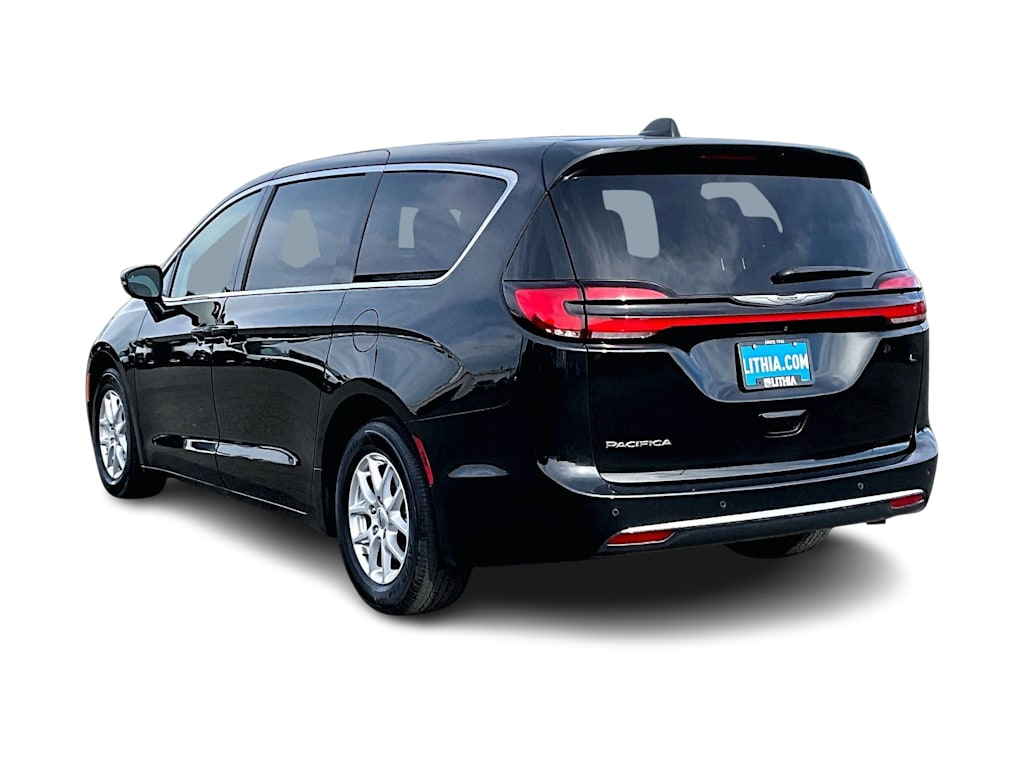 Thumbnail: 2023 Chrysler Pacifica - 3
