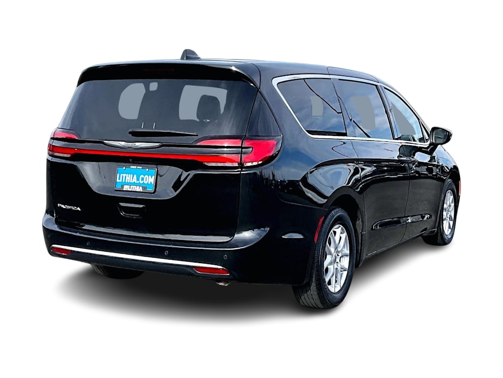 Thumbnail: 2023 Chrysler Pacifica - 22