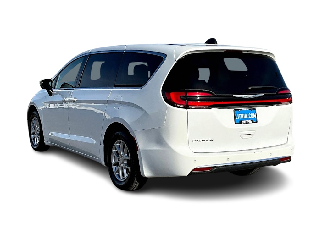 Thumbnail: 2023 Chrysler Pacifica - 4