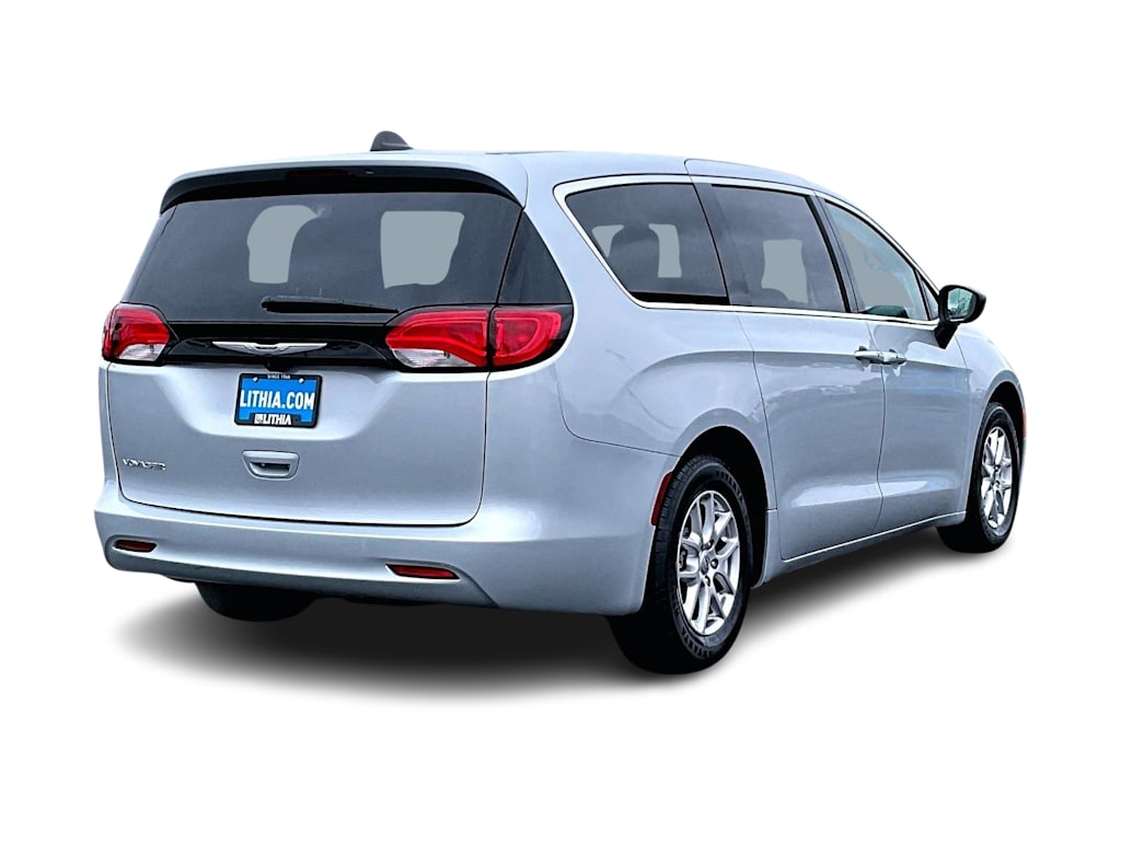 Thumbnail: 2024 Chrysler Voyager - 22
