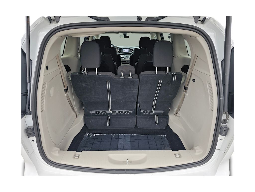 2022 Chrysler Voyager LX 18