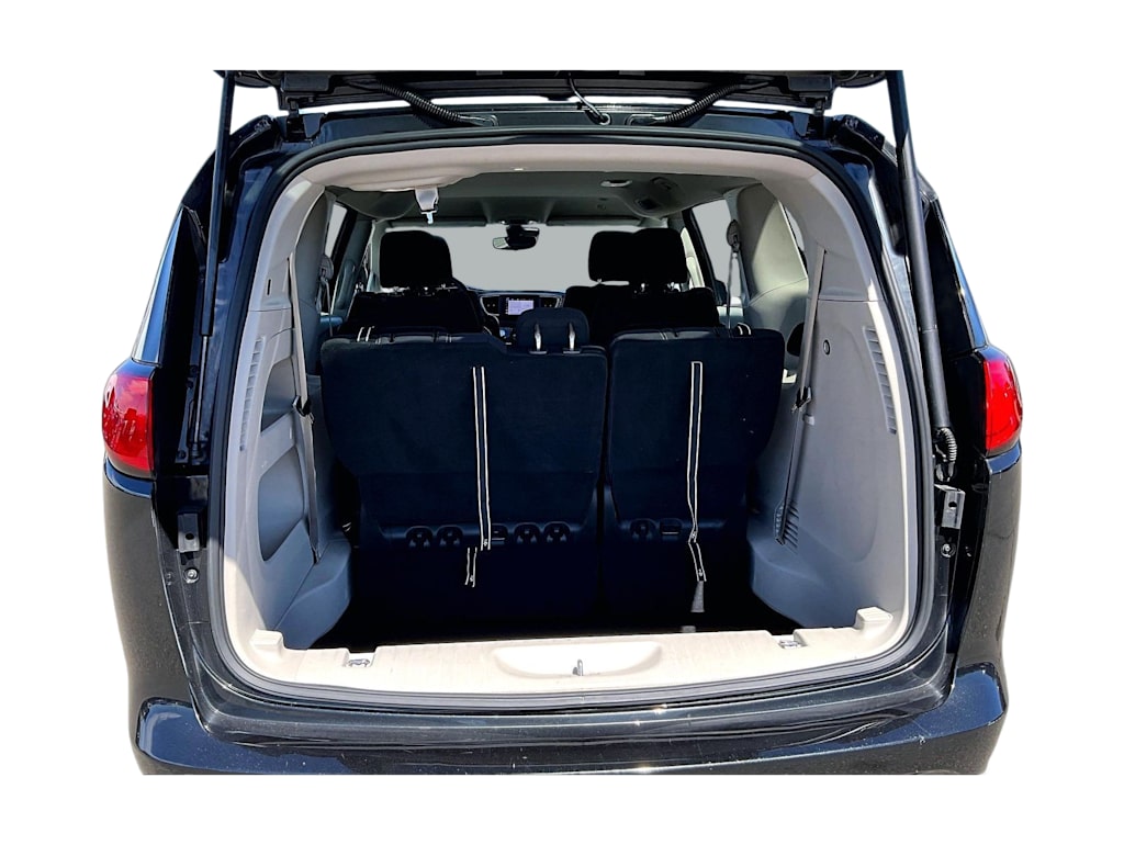 Thumbnail: 2023 Chrysler Voyager - 18