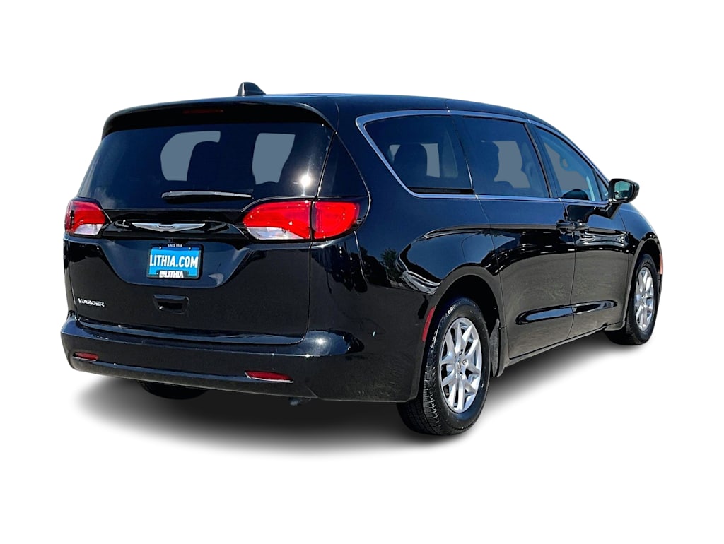 Thumbnail: 2023 Chrysler Voyager - 23