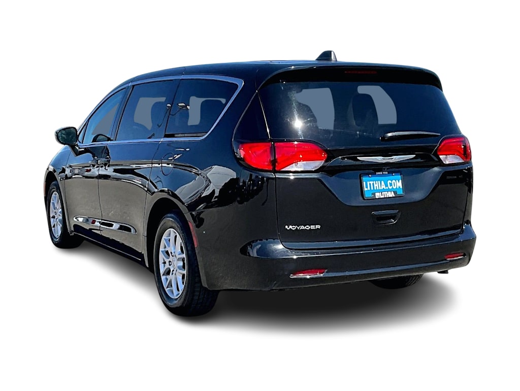 Thumbnail: 2023 Chrysler Voyager - 3