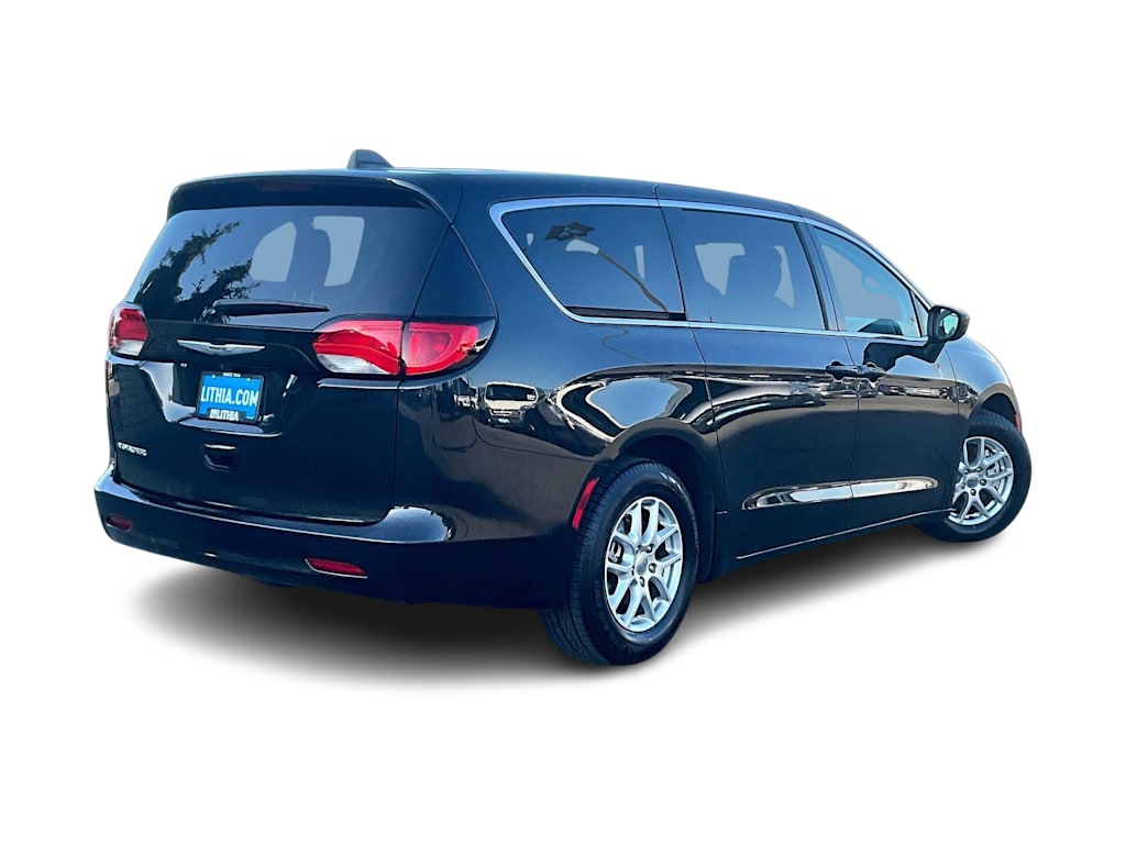 Thumbnail: 2023 Chrysler Voyager - 23