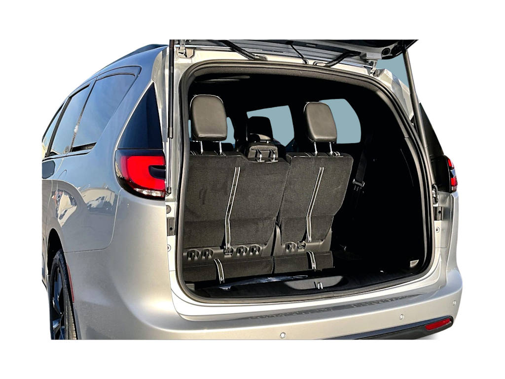 Thumbnail: 2026 Chrysler Pacifica - 17