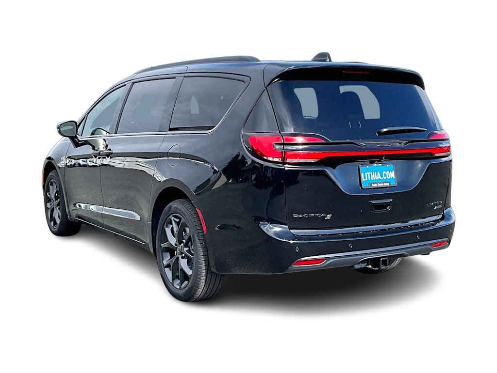 Thumbnail: 2027 Chrysler Pacifica - 3