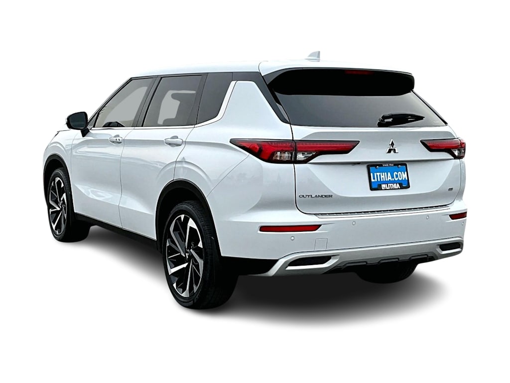 Thumbnail: 2023 Mitsubishi Outlander - 4