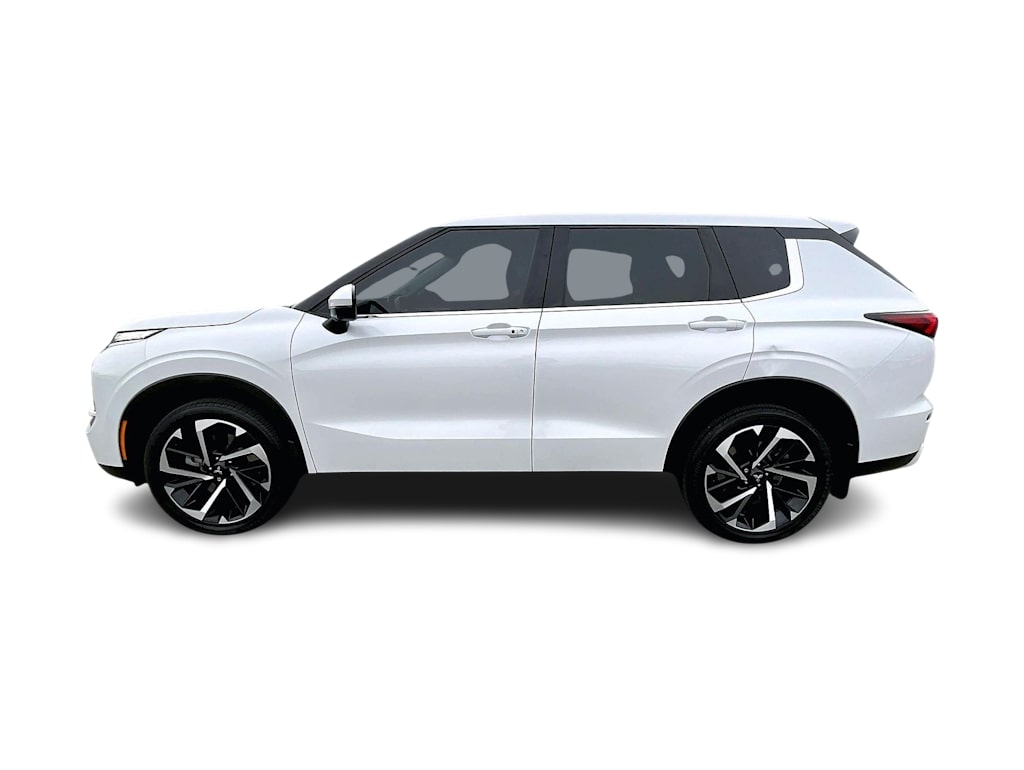 Thumbnail: 2023 Mitsubishi Outlander - 3
