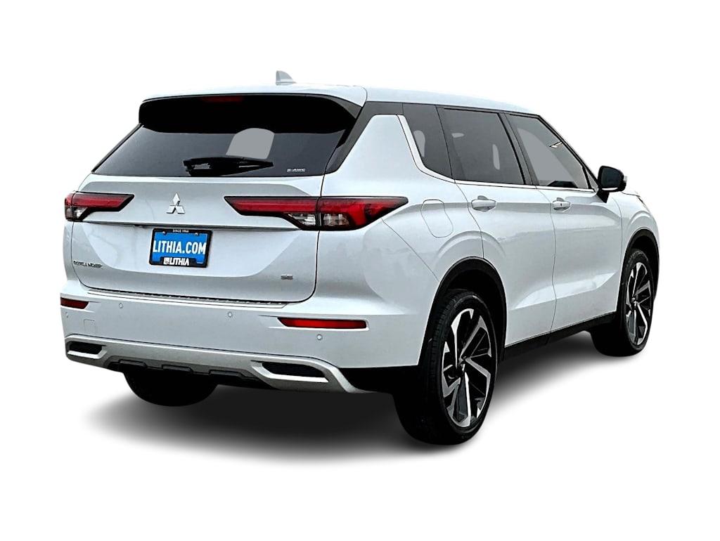 Thumbnail: 2023 Mitsubishi Outlander - 23