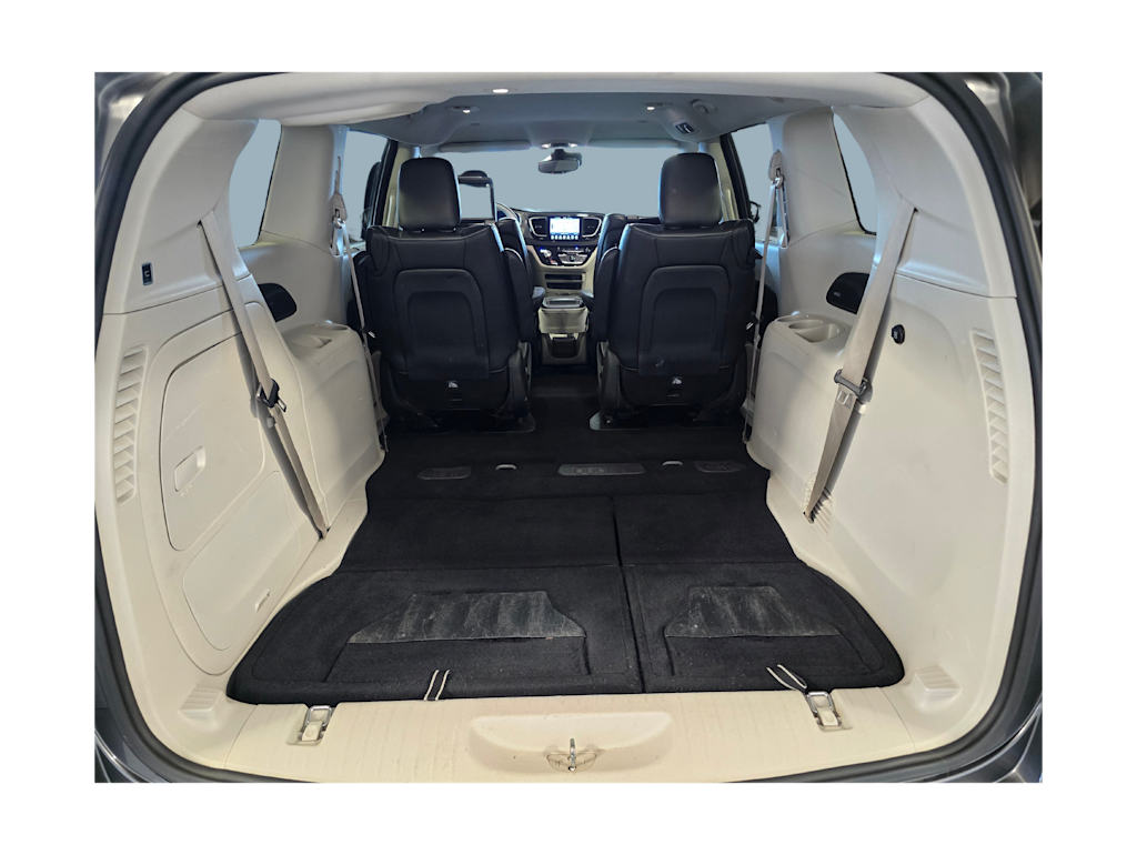 Thumbnail: 2017 Chrysler Pacifica - 17