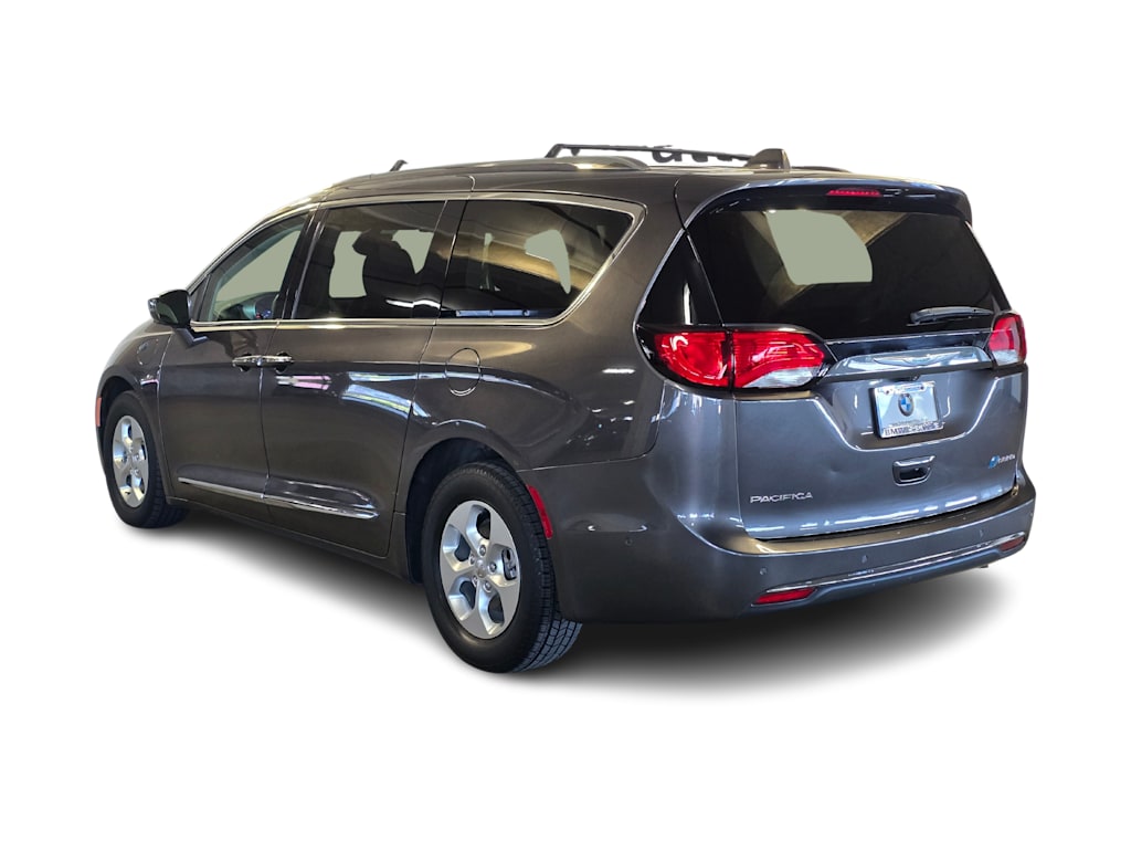 Thumbnail: 2017 Chrysler Pacifica - 4