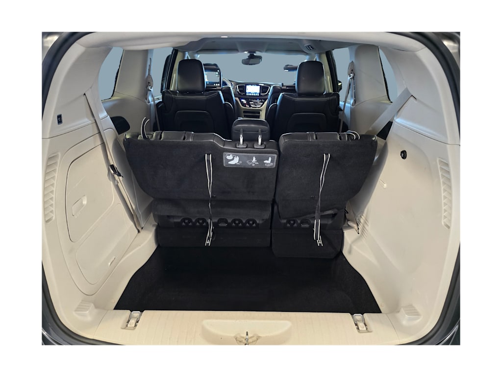 Thumbnail: 2017 Chrysler Pacifica - 37