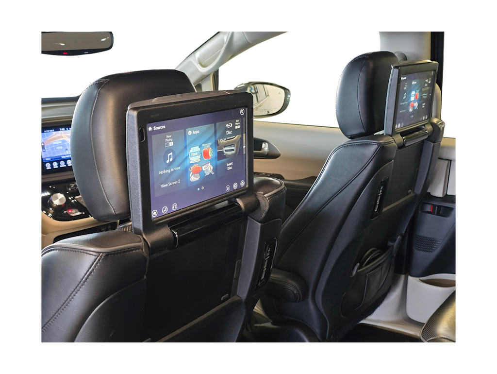 Thumbnail: 2017 Chrysler Pacifica - 32