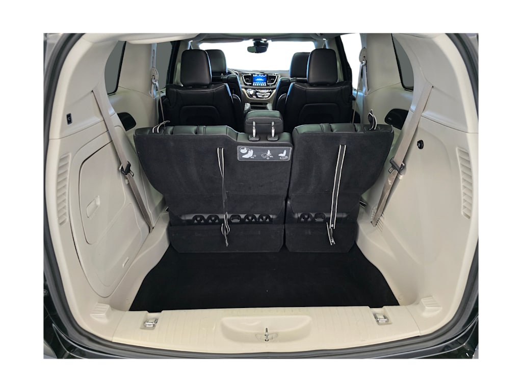 Thumbnail: 2018 Chrysler Pacifica - 18