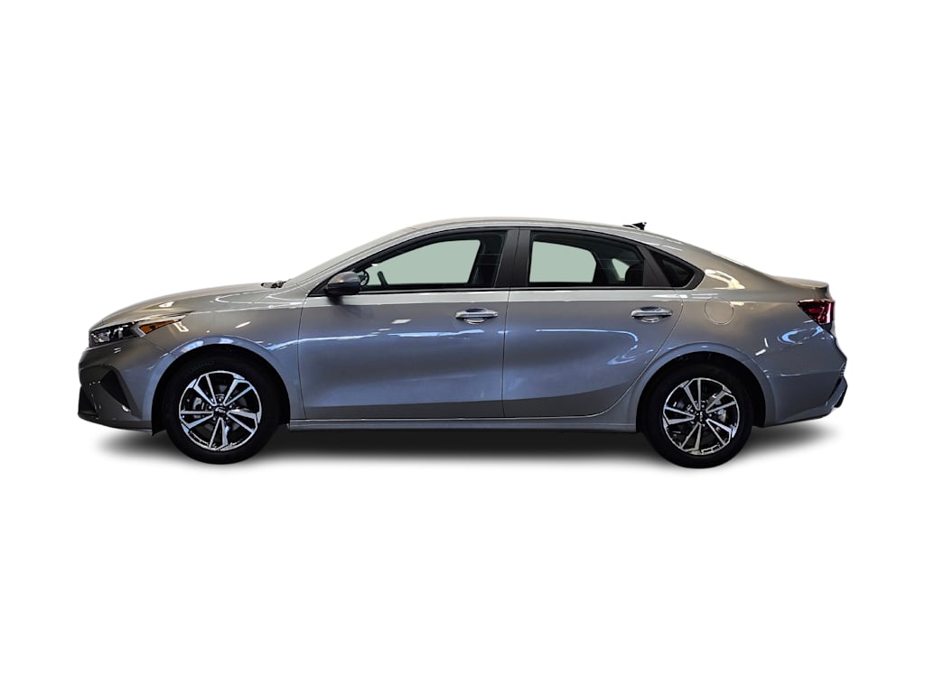 Thumbnail: 2023 Kia Forte - 3