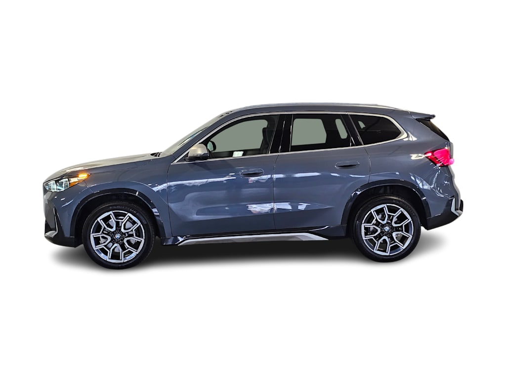 Thumbnail: 2023 BMW X1 - 3