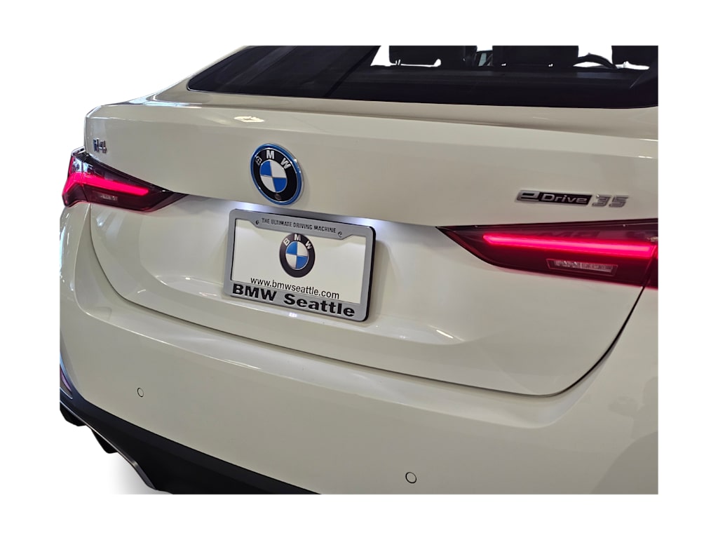 Thumbnail: 2023 BMW i4 - 21