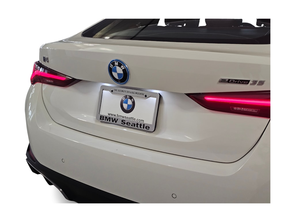 Thumbnail: 2023 BMW i4 - 21