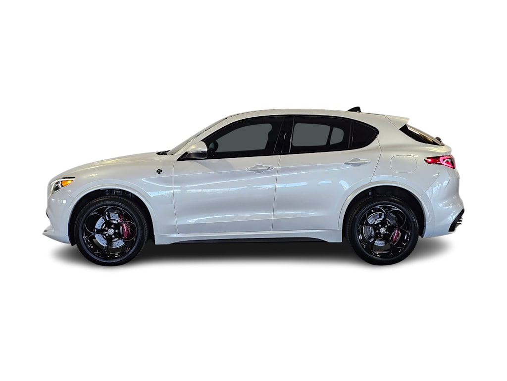 Thumbnail: 2018 Alfa Romeo Stelvio - 3