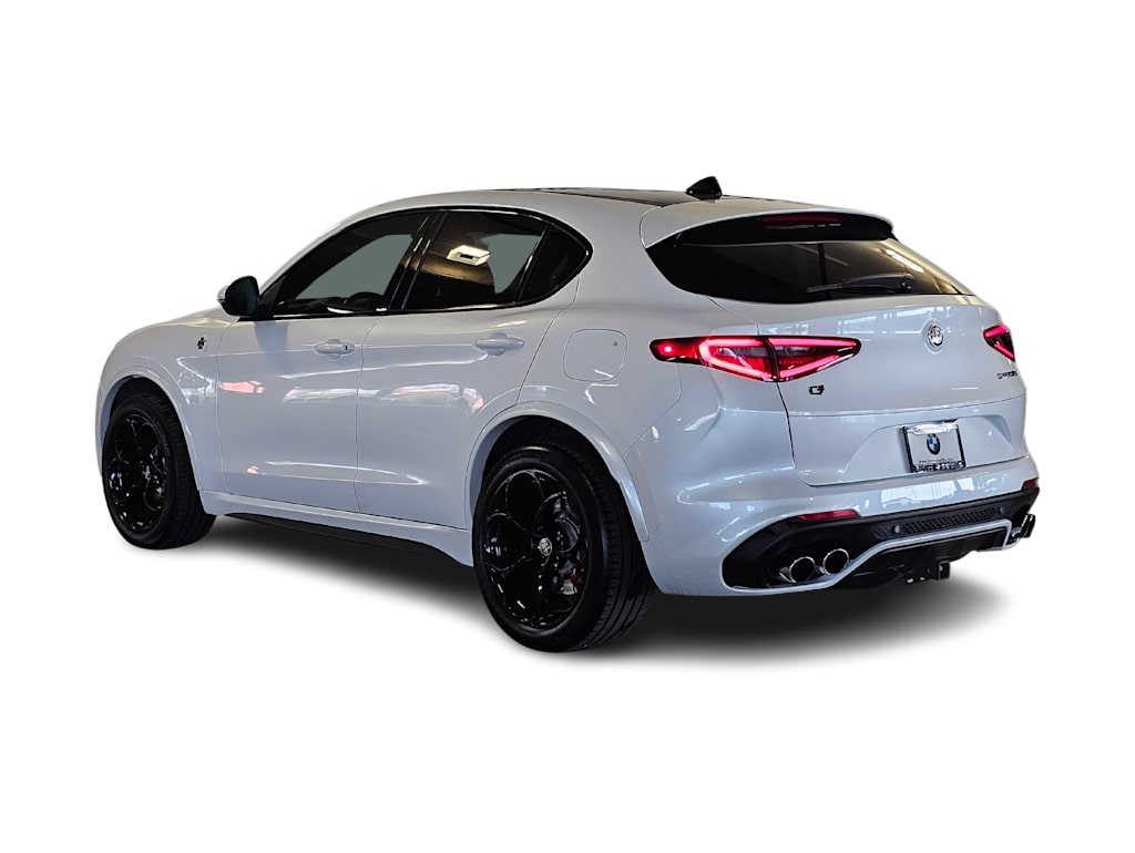 Thumbnail: 2018 Alfa Romeo Stelvio - 4