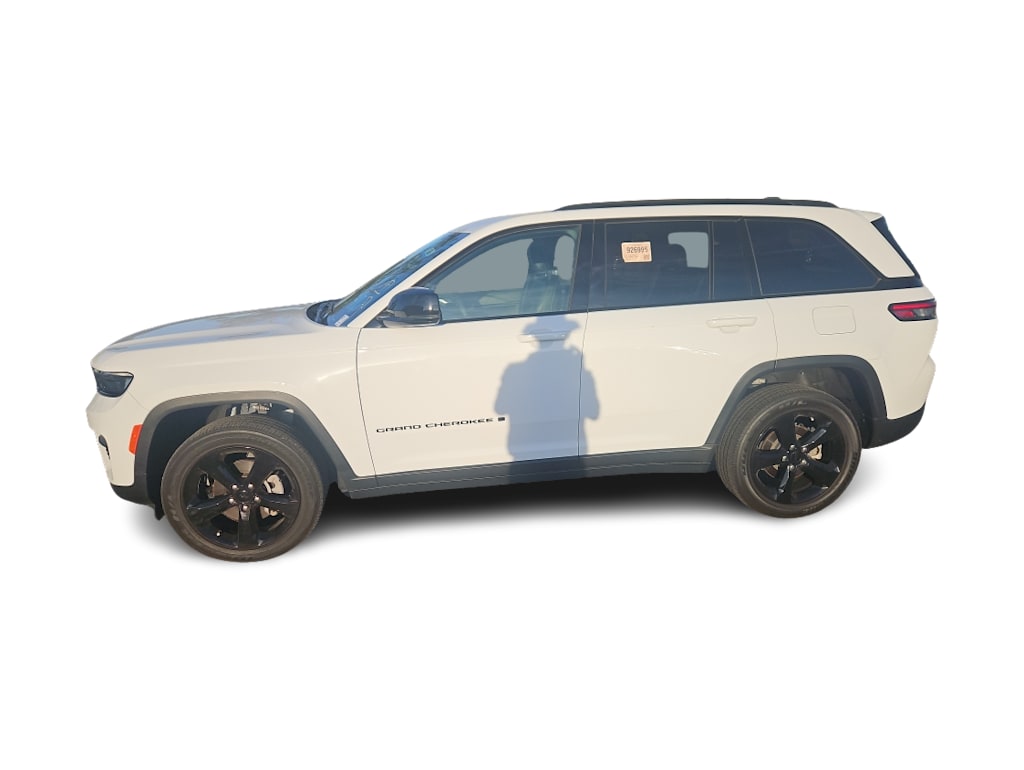 Thumbnail: 2023 Jeep Grand Cherokee - 3