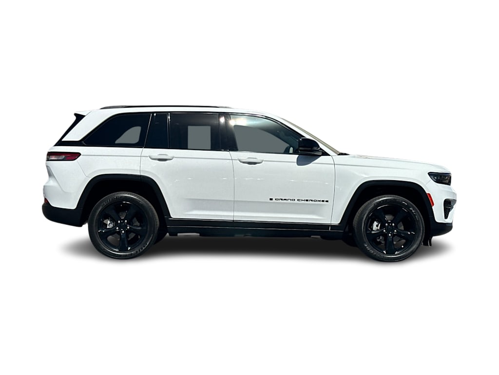 Thumbnail: 2023 Jeep Grand Cherokee - 11
