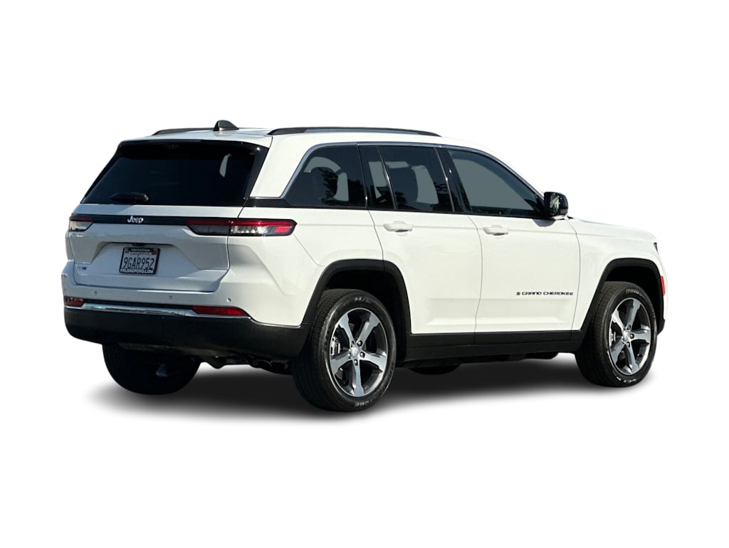 Thumbnail: 2023 Jeep Grand Cherokee - 17
