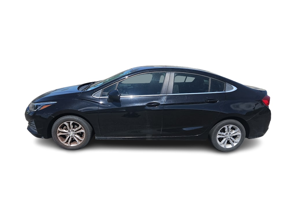 Thumbnail: 2019 Chevrolet Cruze - 3