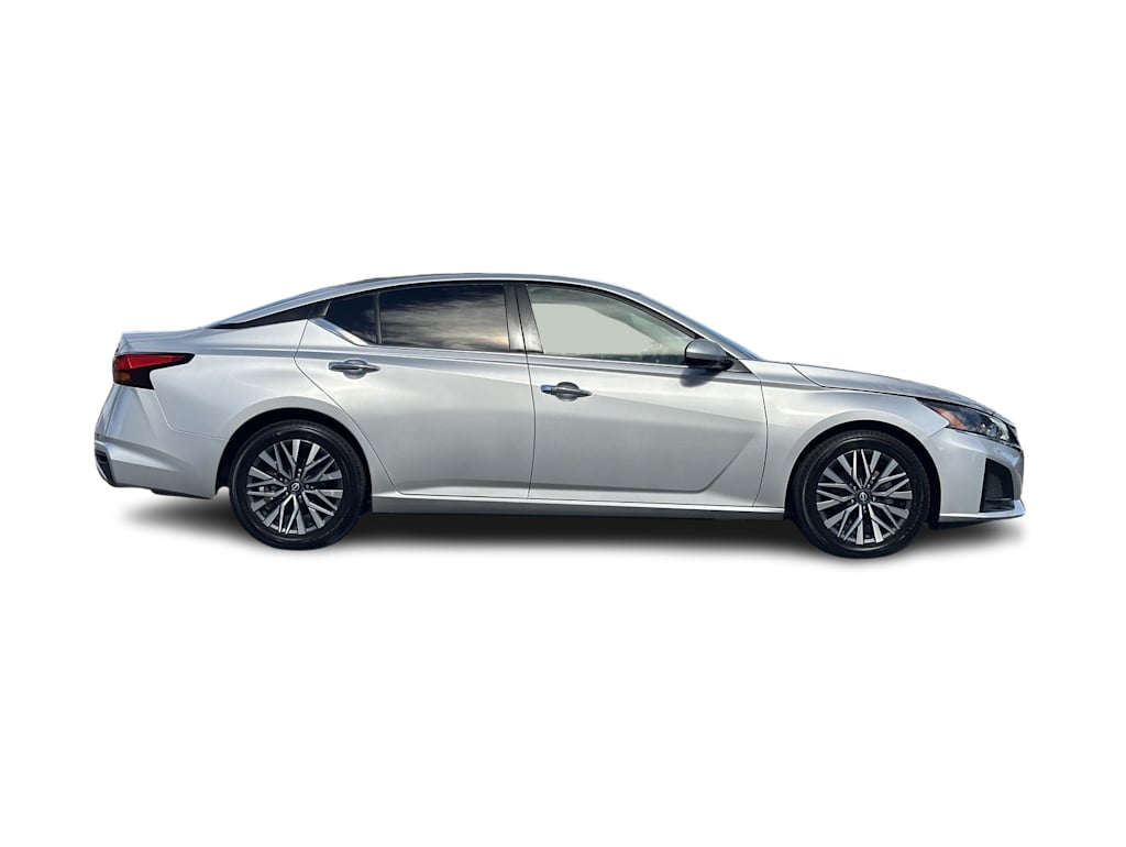 Thumbnail: 2023 Nissan Altima - 17