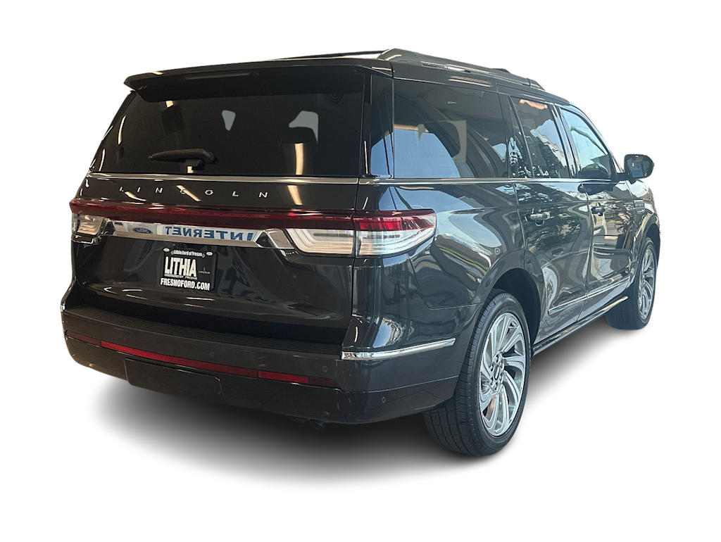 Thumbnail: 2024 Lincoln Navigator - 16