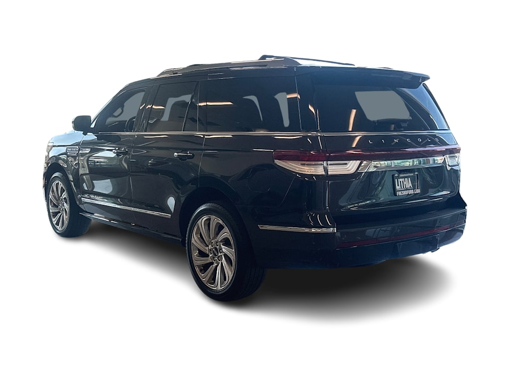 Thumbnail: 2024 Lincoln Navigator - 4